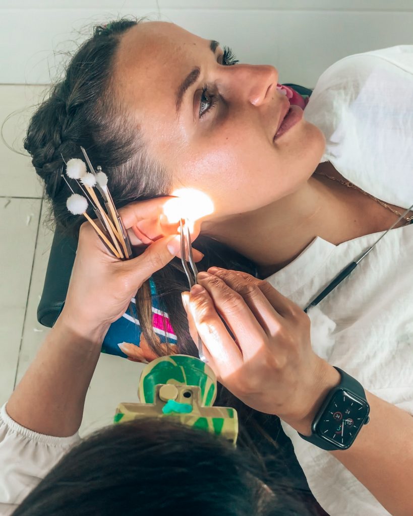Earpicking Vietnam